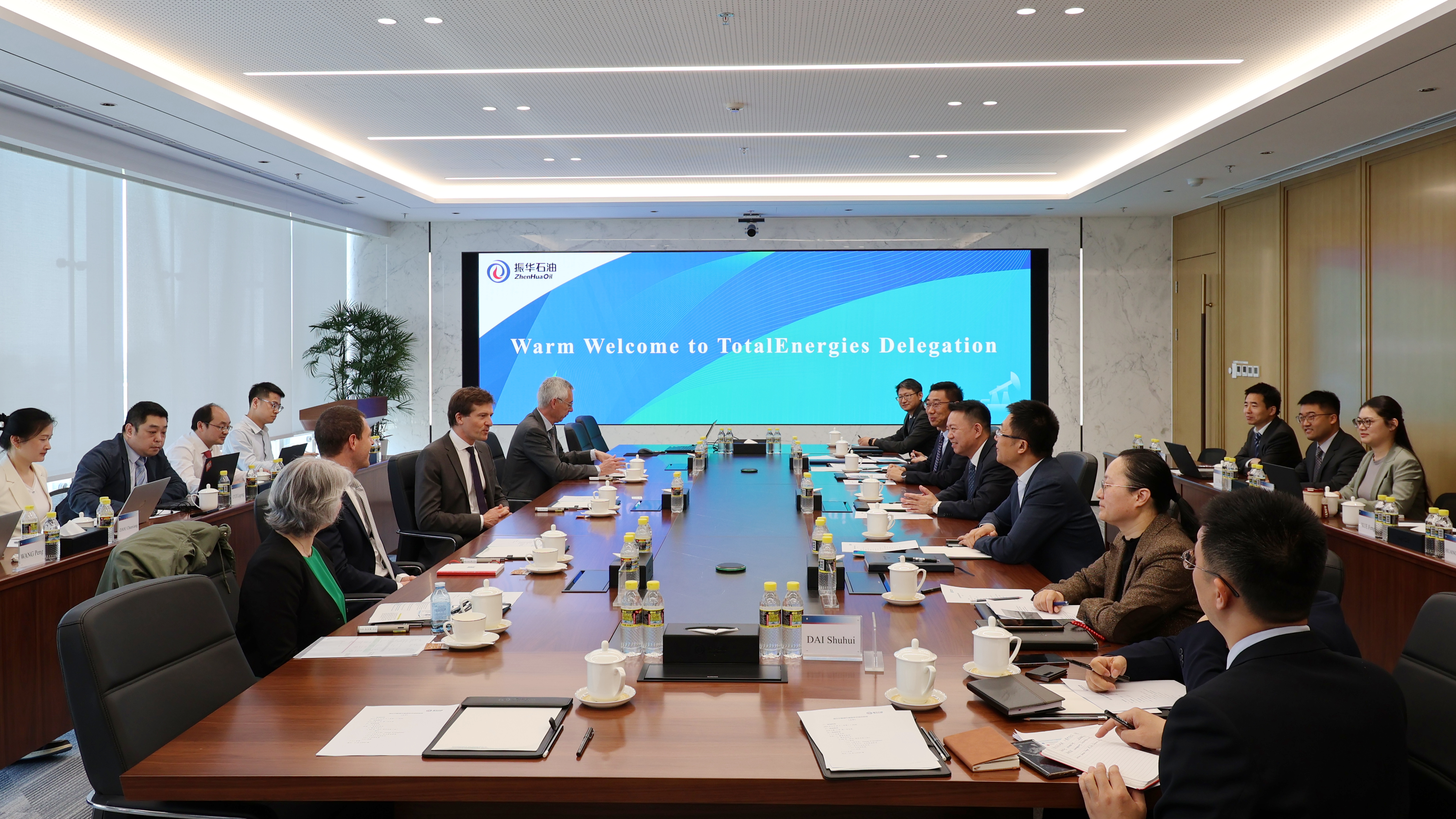 Wang Yuetao Meets with TotalEnergies Delegation